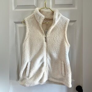 Maurice’s white fleece vest size S